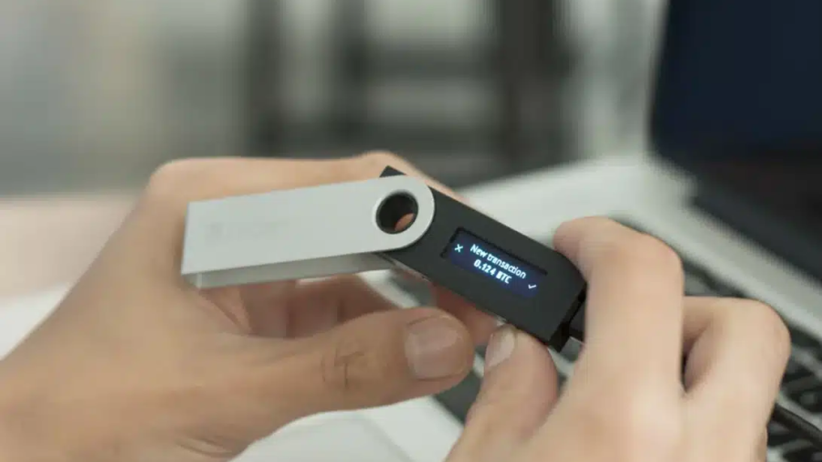 Ledger-Nano-S-03_1024x1024402x-1092x840-1