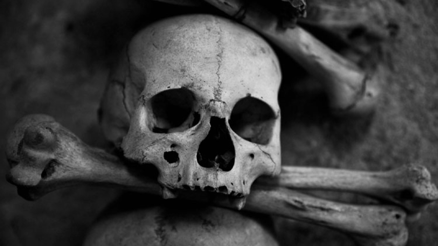 casal-desenterra-corpo-de-lider-de-piramide-para-ter-certeza-da-morte